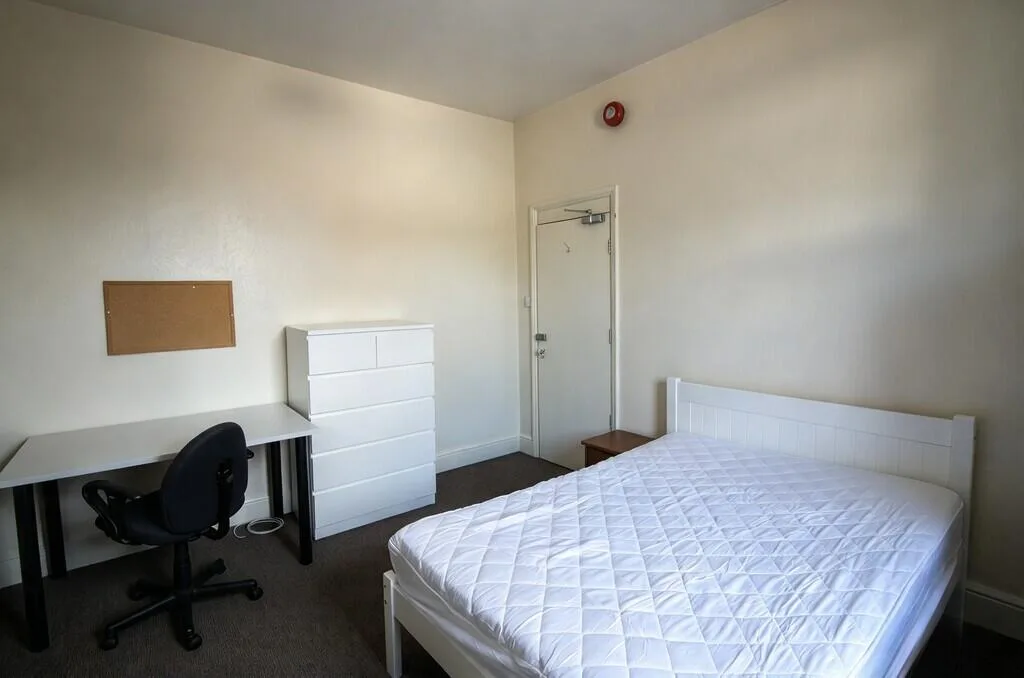 7 bedroom terraced house for rent
