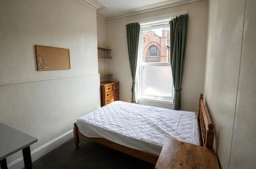 7 bedroom terraced house for rent