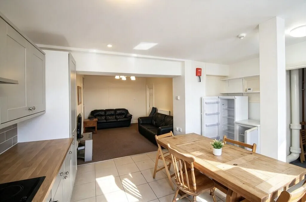 7 bedroom terraced house for rent