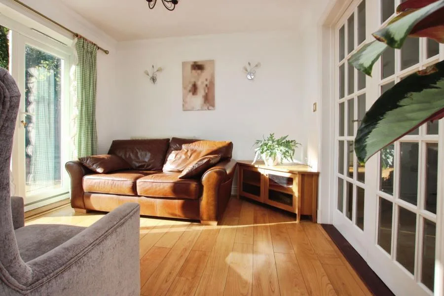 5 bedroom detached house for rent