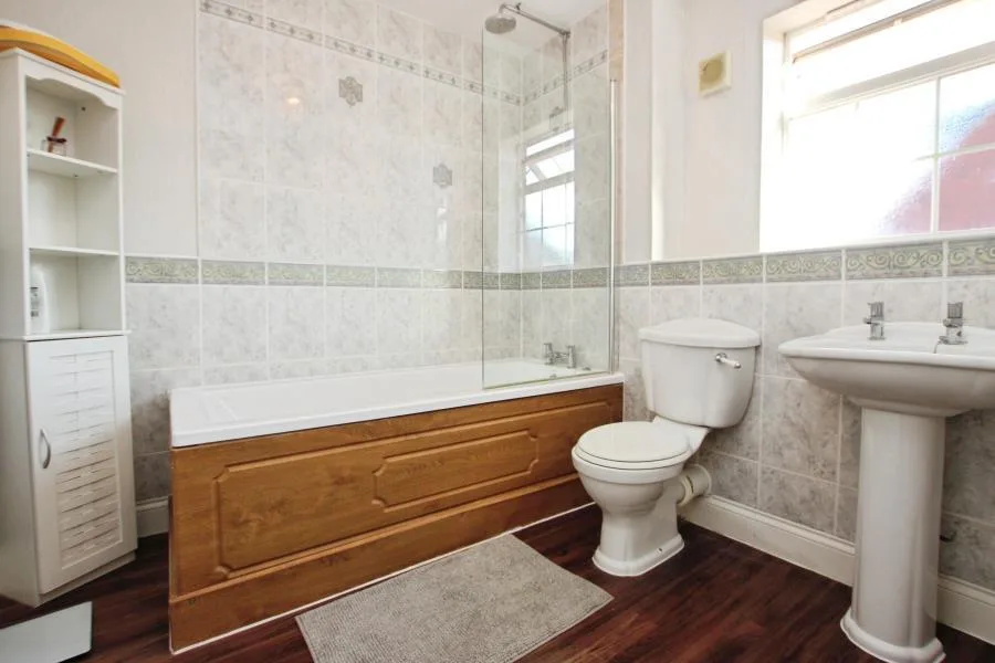 5 bedroom detached house for rent