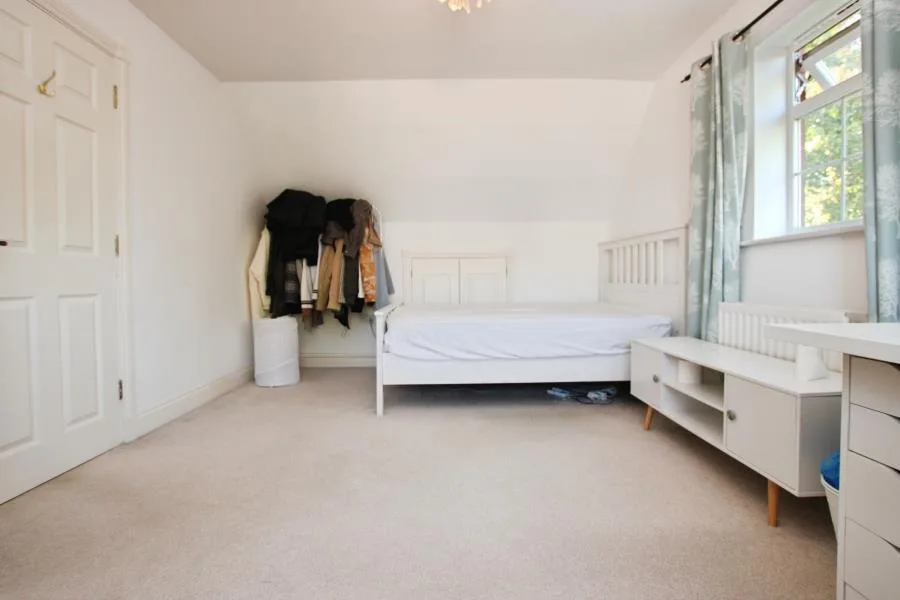 5 bedroom detached house for rent