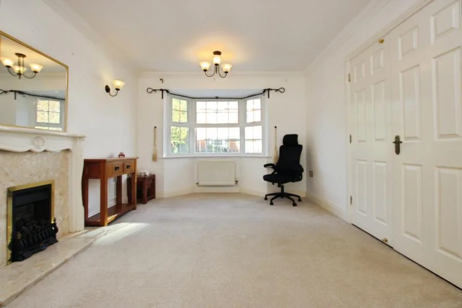 5 bedroom detached house for rent
