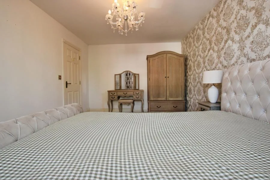 5 bedroom detached house for rent