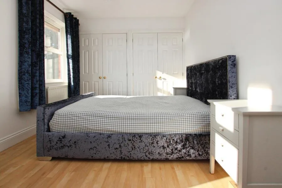 5 bedroom detached house for rent