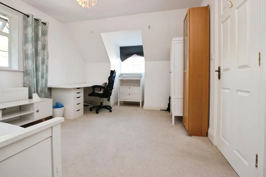 5 bedroom detached house for rent