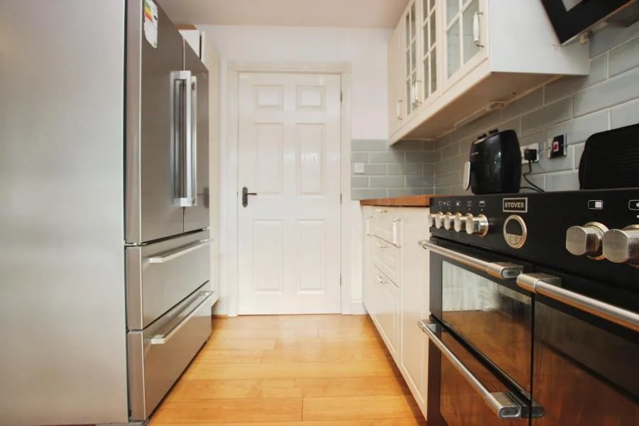 5 bedroom detached house for rent