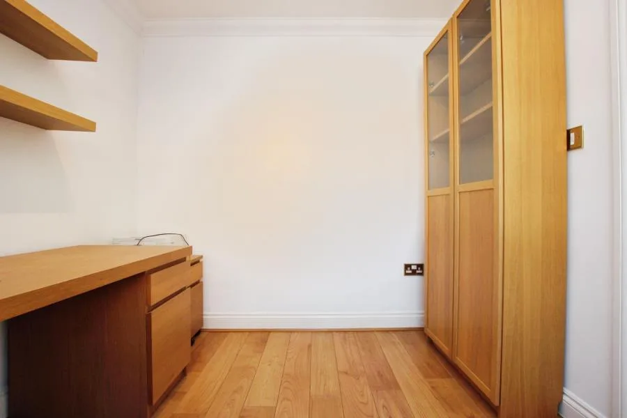 5 bedroom detached house for rent