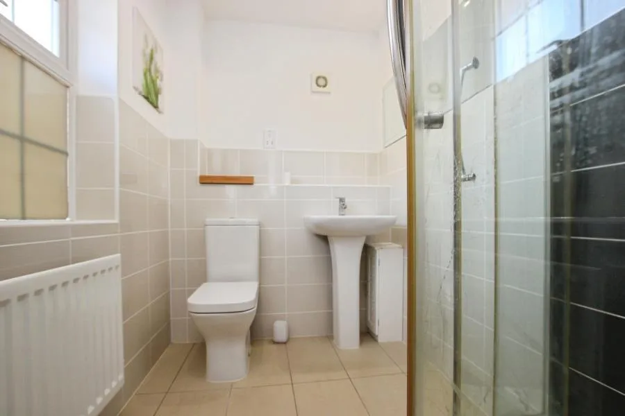 5 bedroom detached house for rent