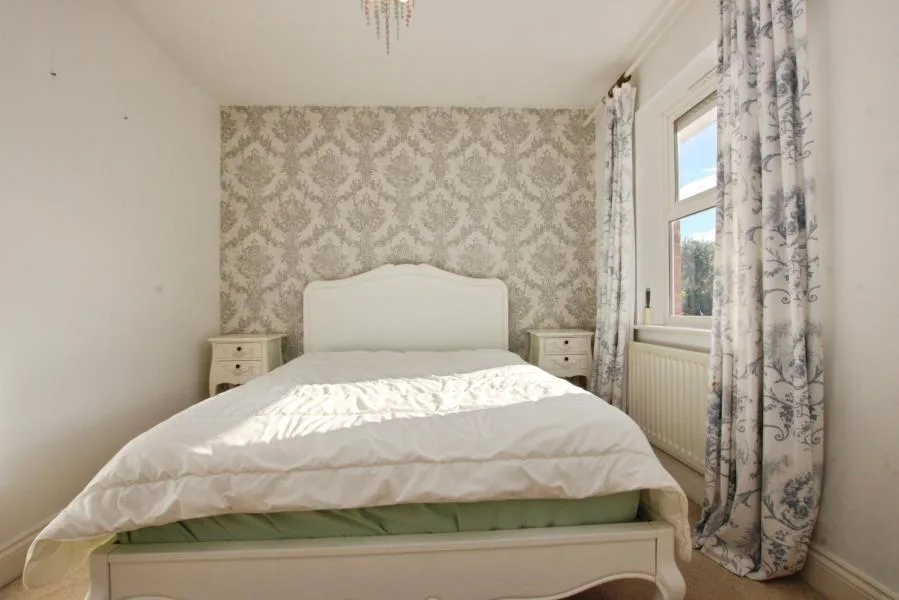 5 bedroom detached house for rent