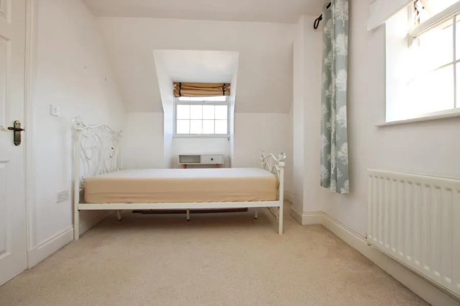 5 bedroom detached house for rent