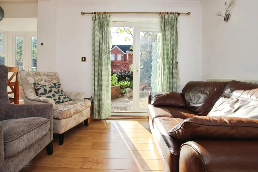 5 bedroom detached house for rent