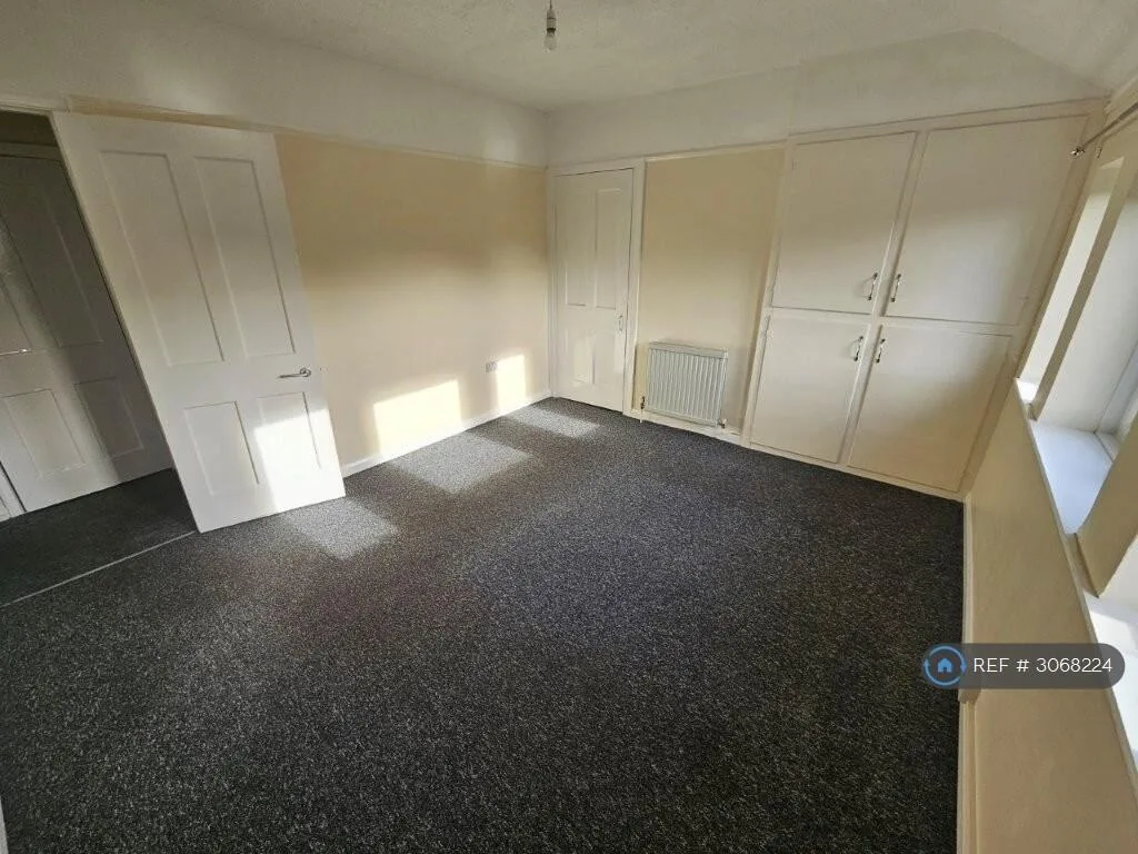 5 bedroom semi-detached house for rent