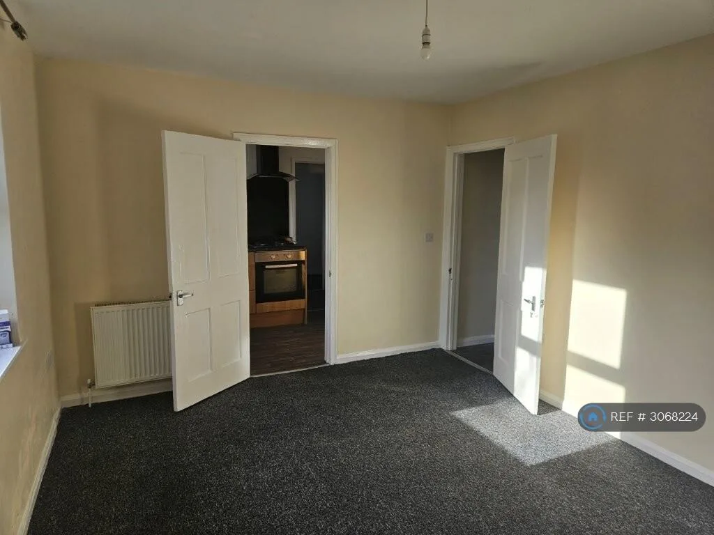 5 bedroom semi-detached house for rent