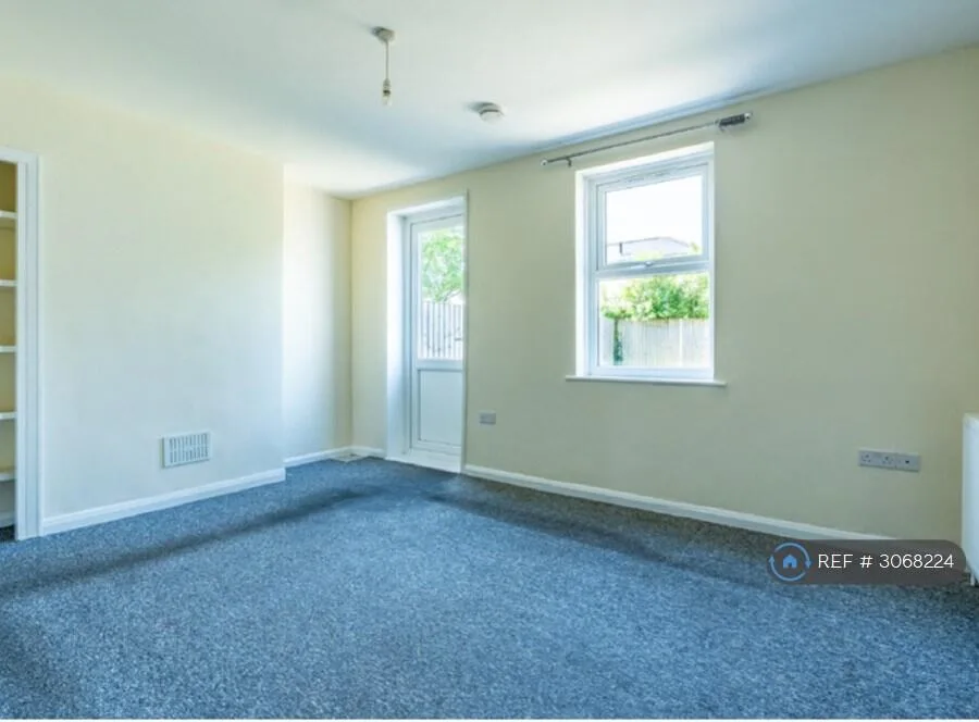 5 bedroom semi-detached house for rent