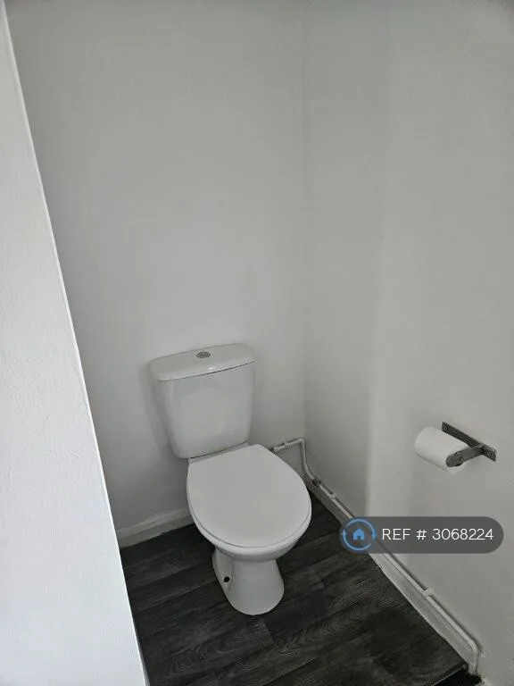 5 bedroom semi-detached house for rent