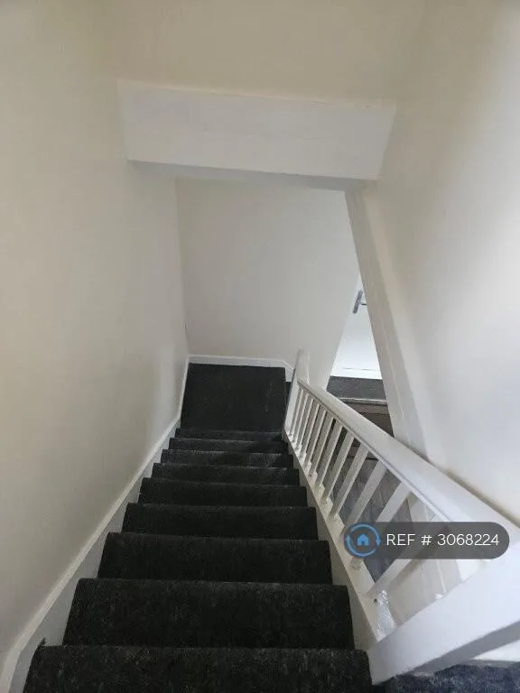 5 bedroom semi-detached house for rent