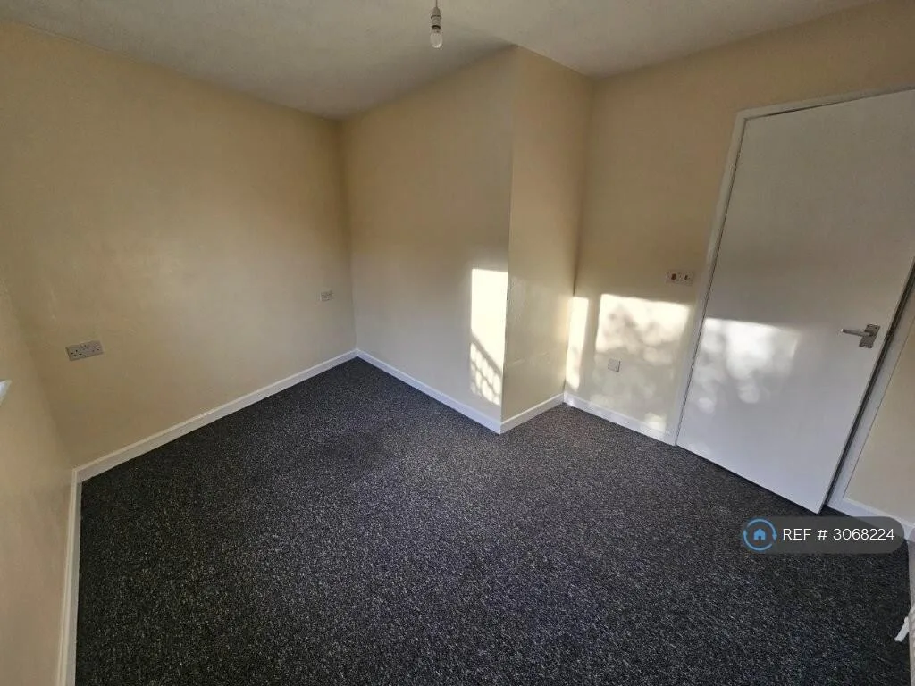 5 bedroom semi-detached house for rent