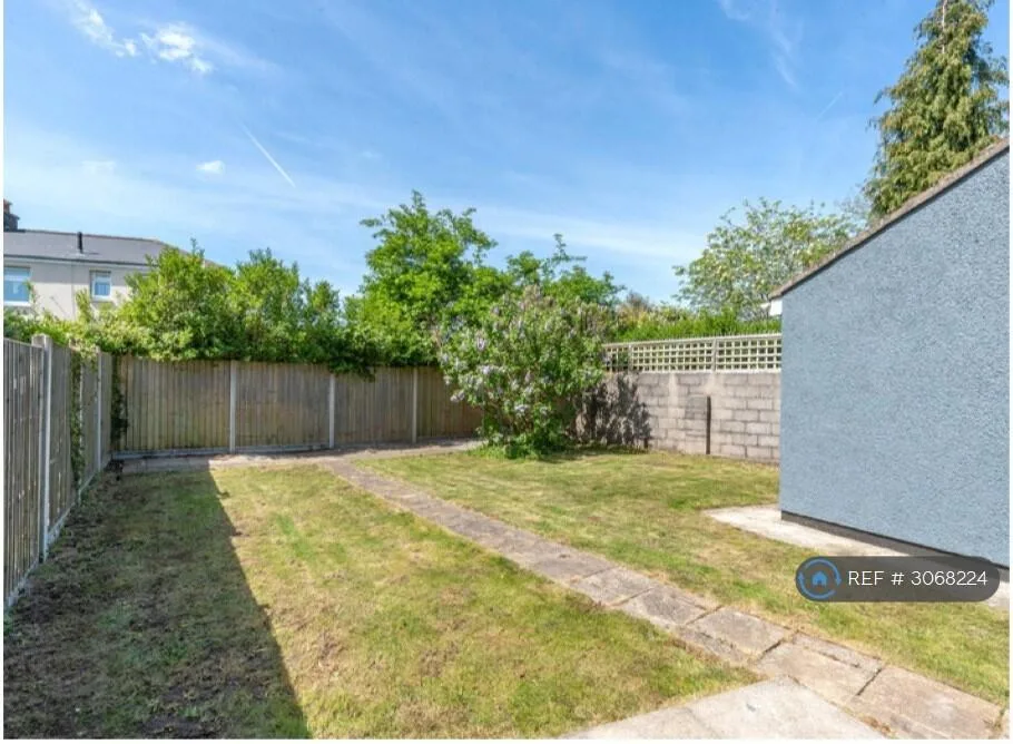 5 bedroom semi-detached house for rent