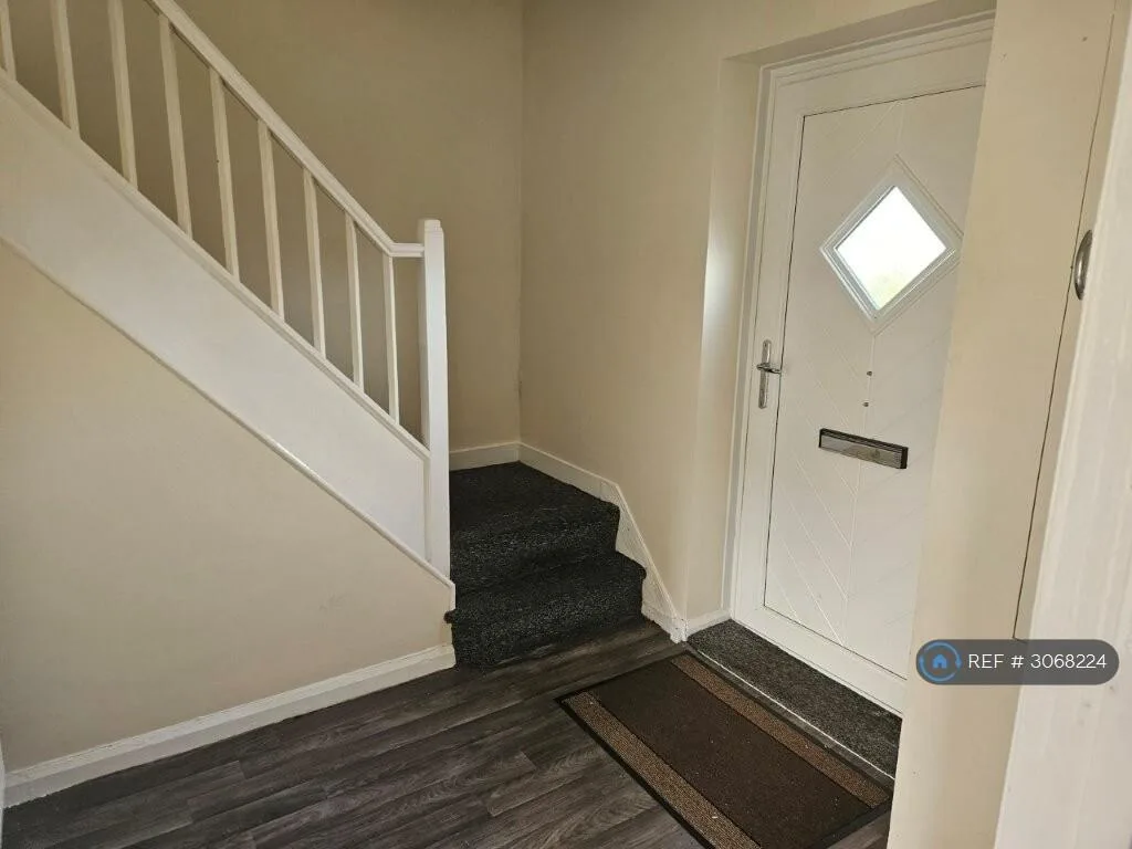 5 bedroom semi-detached house for rent