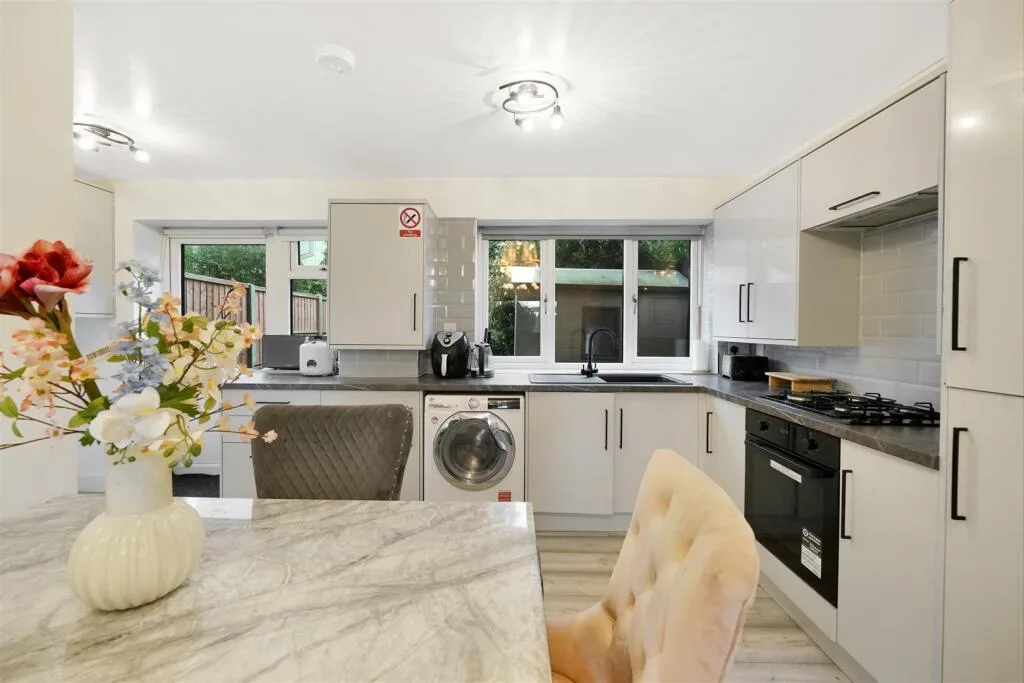 2 bedroom house for rent