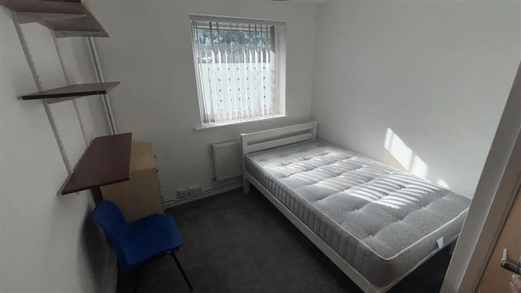 3 bedroom maisonette for rent