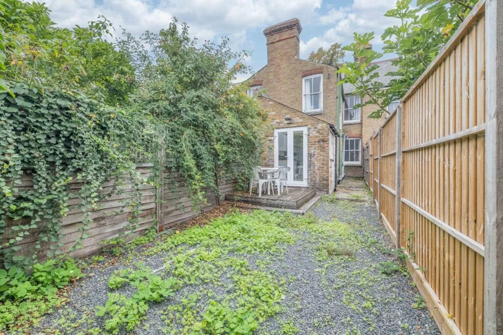 4 bedroom terraced house for rent