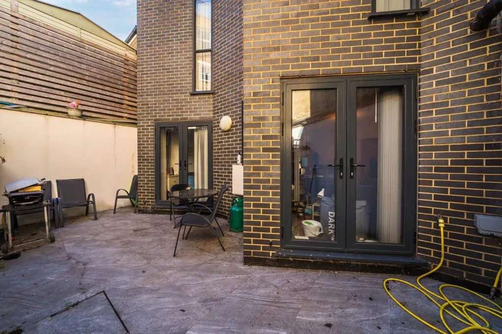 3 bedroom flat for rent