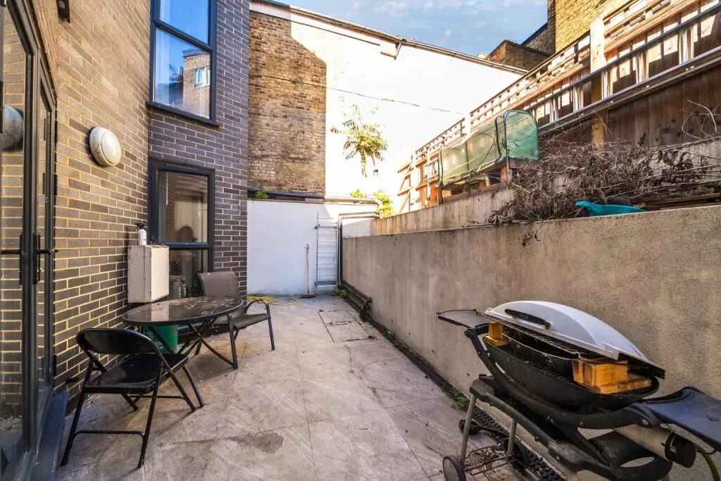 3 bedroom flat for rent