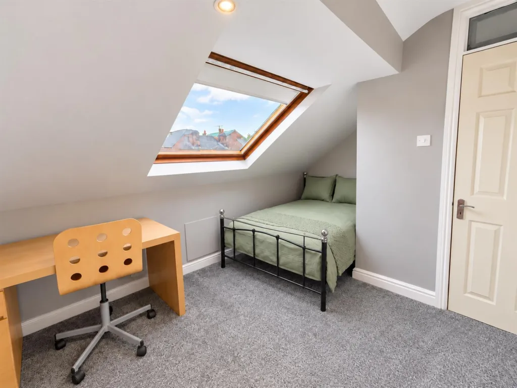 6 bedroom terraced house for rent