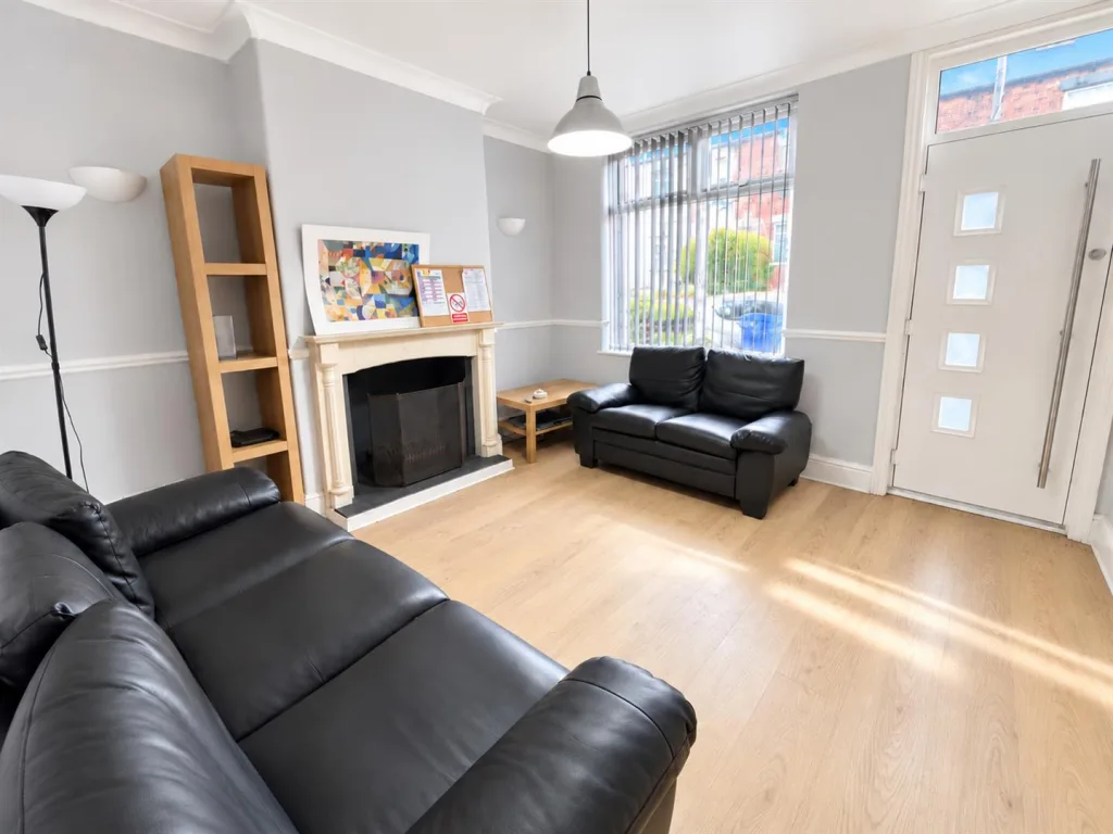 6 bedroom terraced house for rent