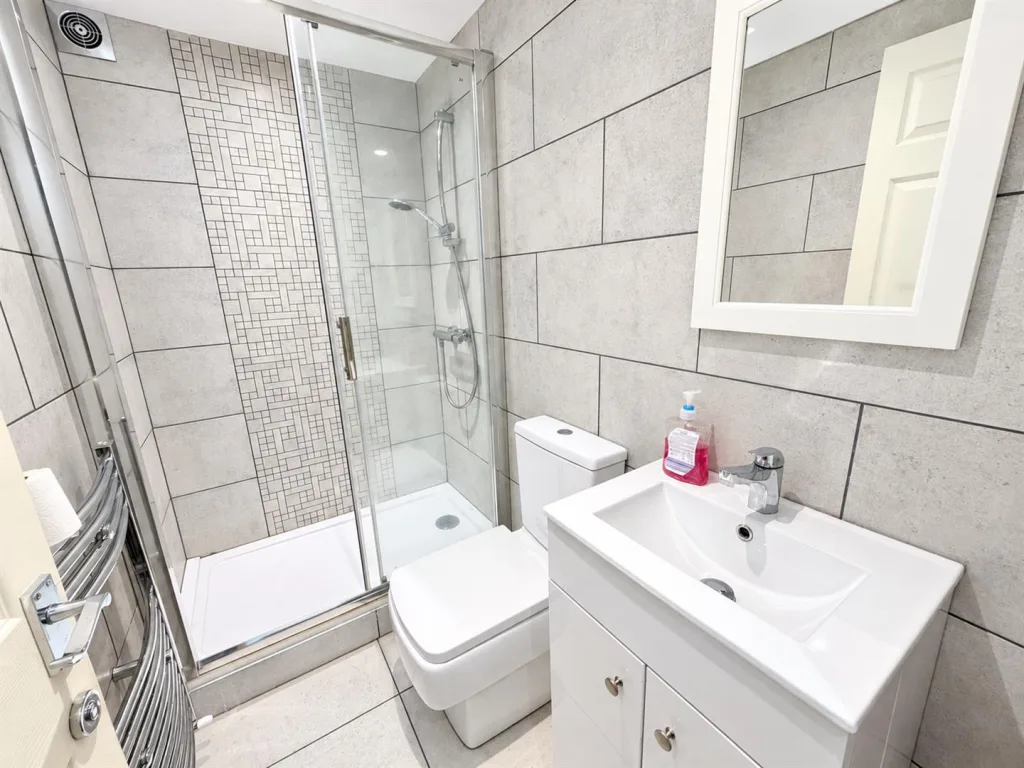 6 bedroom terraced house for rent