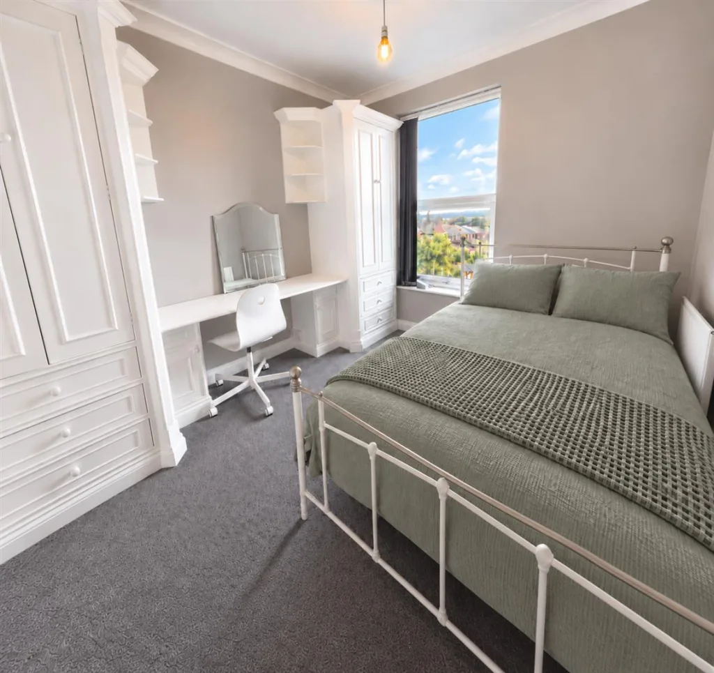 6 bedroom terraced house for rent