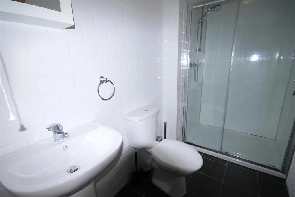 8 bedroom terraced house for rent