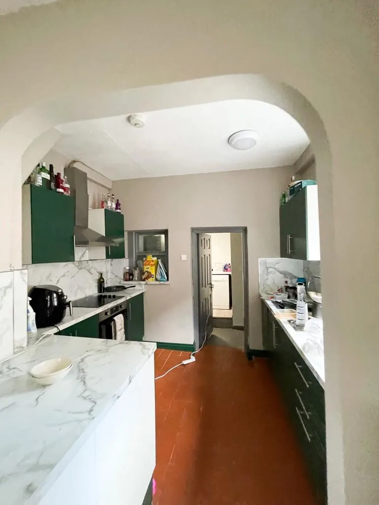 8 bedroom terraced house for rent