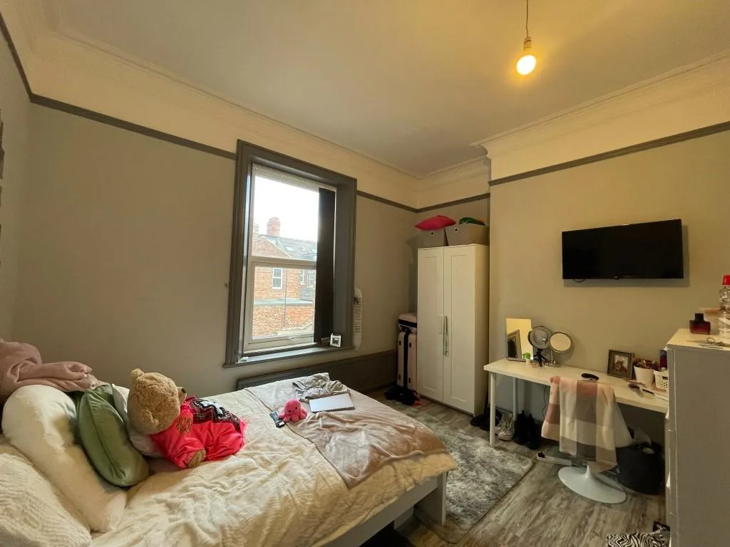 8 bedroom terraced house for rent
