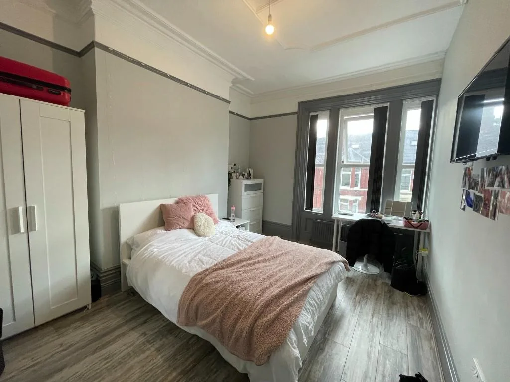 8 bedroom terraced house for rent