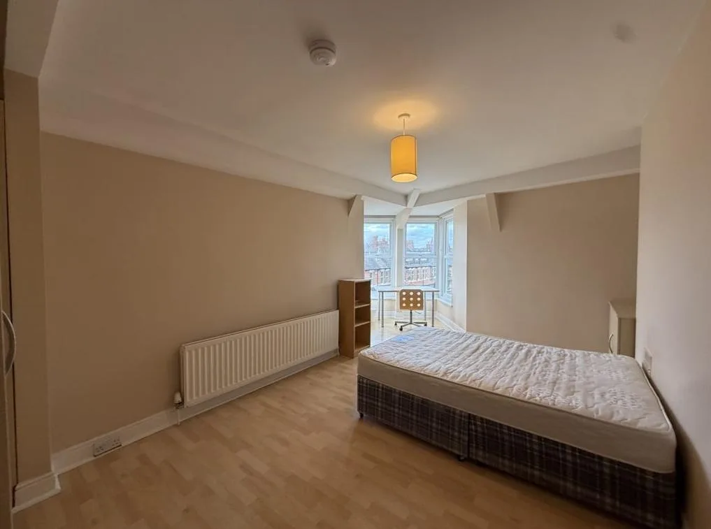 8 bedroom terraced house for rent