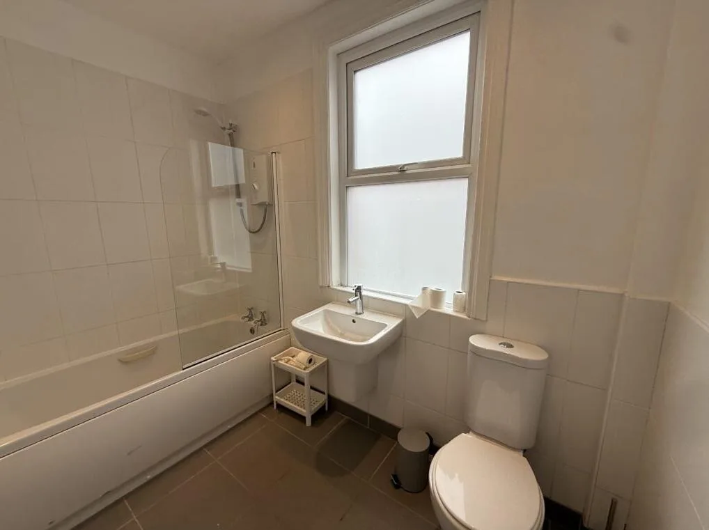 8 bedroom terraced house for rent