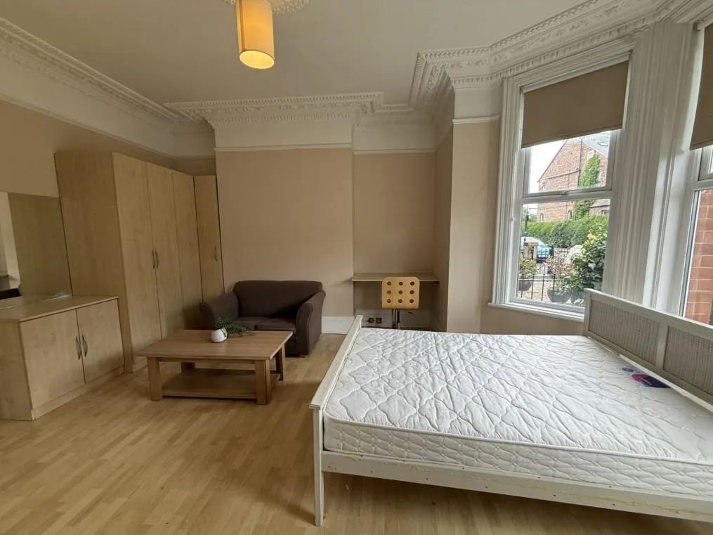 8 bedroom terraced house for rent
