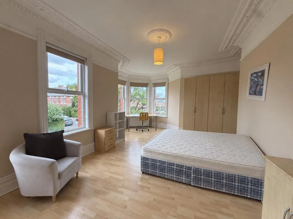 8 bedroom terraced house for rent