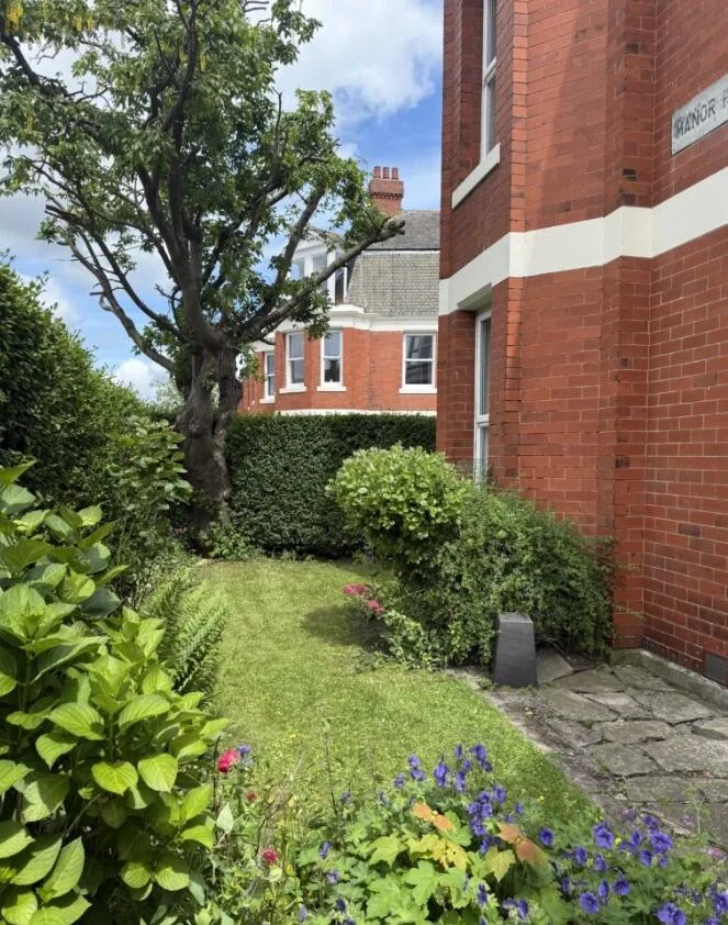 8 bedroom terraced house for rent