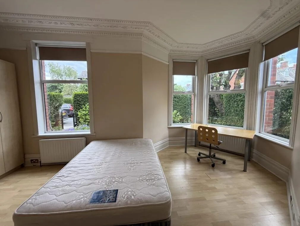 8 bedroom terraced house for rent
