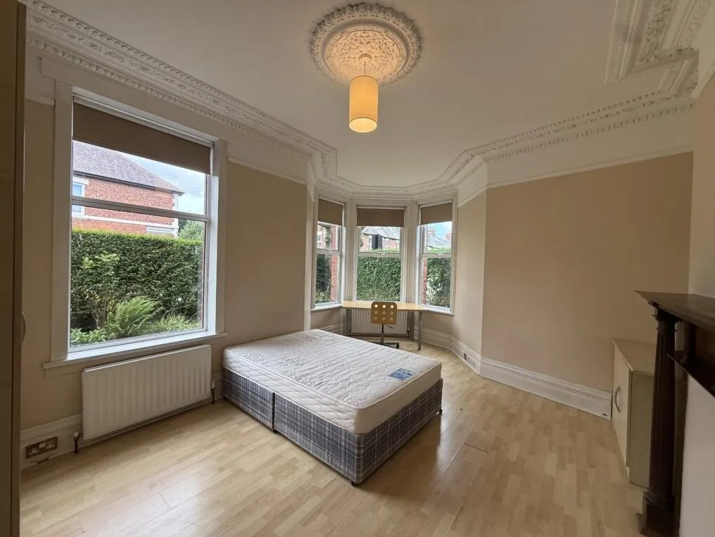 8 bedroom terraced house for rent