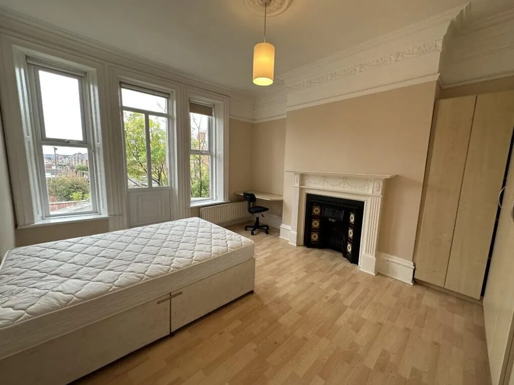 8 bedroom terraced house for rent