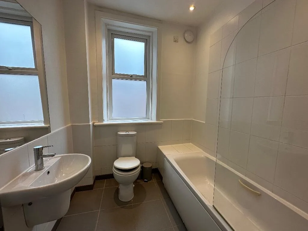 8 bedroom terraced house for rent