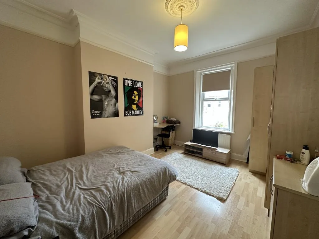 8 bedroom terraced house for rent