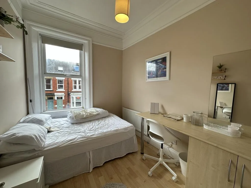 8 bedroom terraced house for rent