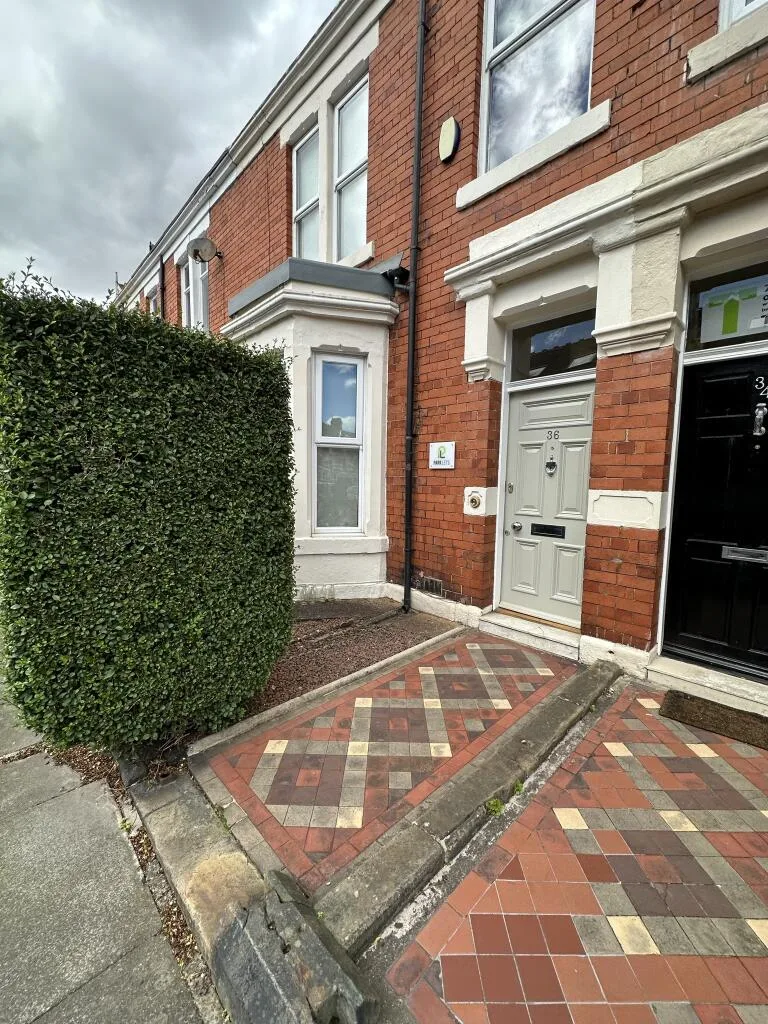8 bedroom terraced house for rent
