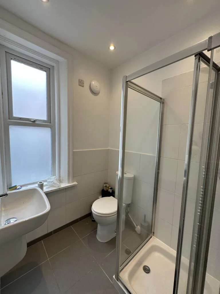 8 bedroom terraced house for rent